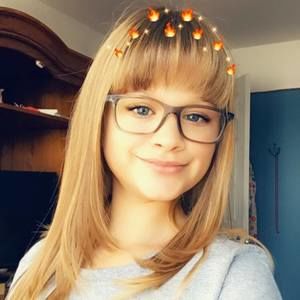 Meet your Posher, Camille